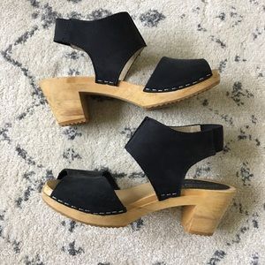 Moheda clog sandals